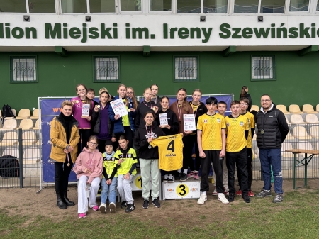 Podwójne złoto podczas Mistrzostw Rejonu w Sztafetowych Biegach Przełajowych!