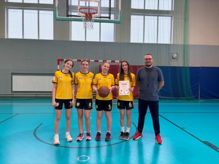Srebro i brąz podczas Mistrzostw Powiatu w koszykówce 3x3